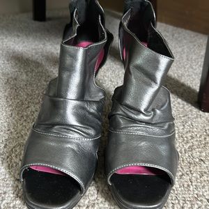 Womens heels size 8.5. Silver color